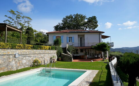 Villa Corsanico: Piscine, Zone Résidentielle, Maison, Toit, Recours, Biens, Balcon, Eco Hôtel, Hacienda, Chalet