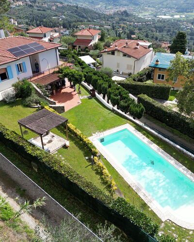 Villa Corsanico: Piscine, Zone Résidentielle, Maison, Toit, Établissements Humains, Domicile, Recours, Biens, Jardin, Eco Hôtel
