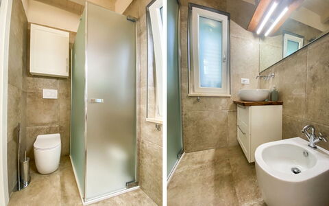 Il Tramonto: Salle De Bains, Luminaire Plomberie, Sol, Sol, Toilette, Siège De Toilette, Plomberie, Design Intérieur, Évier, Robinet