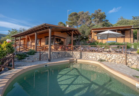 Villa Argentina: Piscine, Recours, Eco Hôtel, Ombre, Aménagement Paysager, Caractéristique De L'Eau, Biens, Structure En Plein Air, Dalle, Mobilier De Jardin