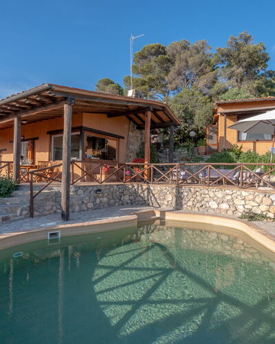 Villa Argentina: Piscine, Recours, Eco Hôtel, Ombre, Aménagement Paysager, Caractéristique De L'Eau, Biens, Structure En Plein Air, Dalle, Mobilier De Jardin