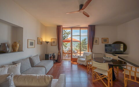 Ca' Nelly: Meubles, Sol, Chaise, Table, Sol, Salon, Appartement, Table Basse, Tache De Bois, Pièce