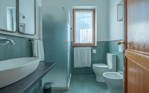 Ca' Nelly: Luminaire Plomberie, Salle De Bains, Évier, Lavabo, Design Intérieur, Sol, Robinet, Sol, Plomberie, Toilette