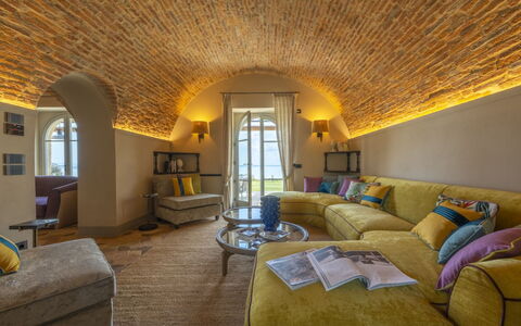 Battisole: Meubles, Design Intérieur, Mur, Plafond, Sol, Canapé, Sol, Éclairage, Pièce, Salon