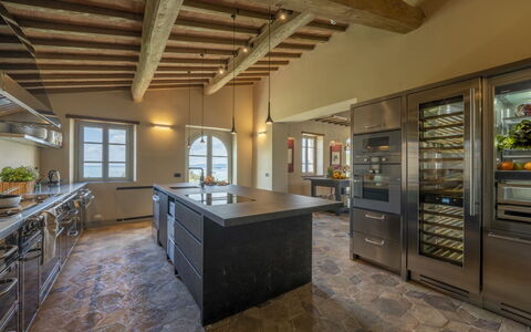 Battisole: Cuisine, Design Intérieur, Meubles, Sol, Comptoir, Appareil De Cuisine, Sol, Cabinetry, Bois, Plafond