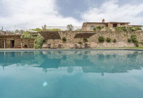 Villa Domus Papi: Piscine, Biens, Hacienda, Villa, Dalle, Recours, Cour, Mobilier De Jardin, Caractéristique De L'Eau, Eco Hôtel