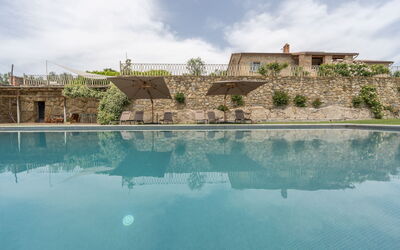 Villa Domus Papi: Piscine, Biens, Hacienda, Villa, Dalle, Recours, Cour, Mobilier De Jardin, Caractéristique De L'Eau, Eco Hôtel