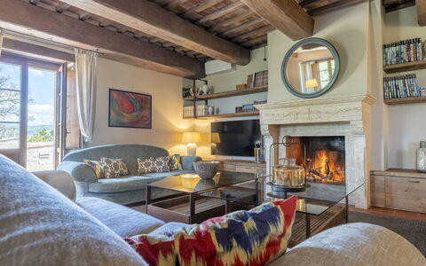 Villa Trasimena: Meubles, Design Intérieur, Mur, Canapé, Bois, Sol, Salon, Domicile, Pièce, Sol