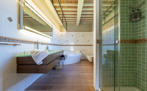 Villa Trasimena: Sol, Design Intérieur, Sol, Plafond, Luminaire Plomberie, Salle De Bains, Éclairage, Plomberie, Robinet, Domicile