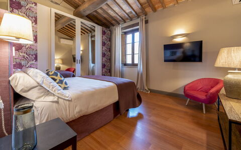 Villa Trasimena: Sol, Sol, Design Intérieur, Chambre, Linge, Lit, Drap De Lit, Literie, Cadre De Lit, Parquet