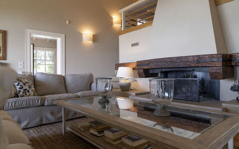 Bianca la Luna: Meubles, Design Intérieur, Canapé, Salon, Sol, Bois, Plafond, Pièce, Sol, Éclairage