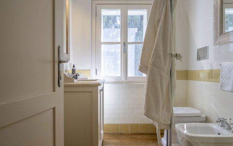 Bianca la Luna: Sol, Sol, Design Intérieur, Luminaire Plomberie, Salle De Bains, Plomberie, Robinet, Pièce, Porte, Évier