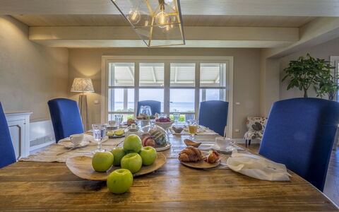 Bianca la Luna: Meubles, Design Intérieur, Sol, Chaise, Table, Plafond, Sol, Bois, Salle À Manger, Pièce