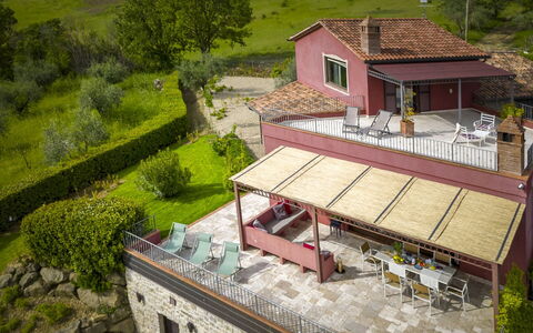 Villa delle Rose: Meubles, Table, Chaise, Table Cuisine Et Salle A Manger, Mobilier De Jardin, Restaurant, Tableau De Plein Air, Ombre, Jardin, Structure En Plein Air
