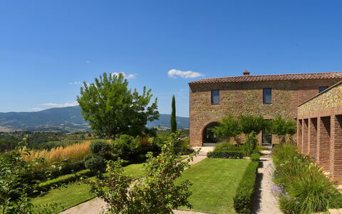 Podere Vigna Nuova: Herbe, Arbuste, Lot Terre, Couverture De Sol, Jardin, Plantation, Biens, Aménagement Paysager, Haie, Ferme