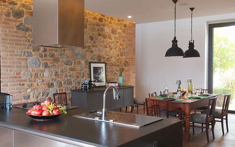 Podere Vigna Nuova: Meubles, Cuisine, Design Intérieur, Mur, Sol, Comptoir, Bois, Luminaire, Plafond, Cabinetry