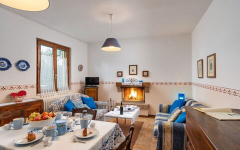 Podere Oliveta: Meubles, Design Intérieur, Sol, Pièce, Éclairage, Plafond, Domicile, Sol, Cadre, Salon