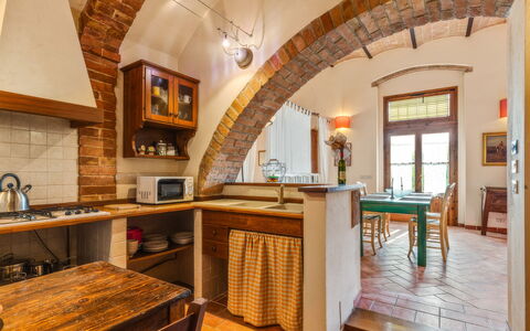 Podere Oliveta: Meubles, Design Intérieur, Mur, Sol, Bois, Cuisine, Plafond, Comptoir, Chaise, Table