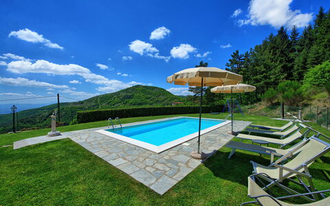 Villa Portole Due: Piscine, Colline, Chaîne De Montagnes, Station De Montagne, Recours, Loisir, Crête, Eco Hôtel, Mobilier De Jardin, Vallée