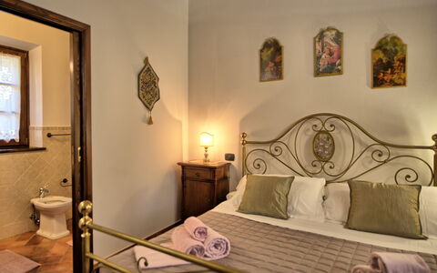 Villa Portole Due: Meubles, Bois, Design Intérieur, Sol, Sol, Plafond, Chambre, Éclairage, Lit, Pièce