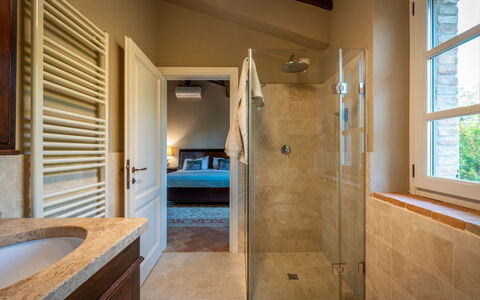 Villa Olivo: Sol, Luminaire Plomberie, Design Intérieur, Salle De Bains, Sol, Mur, Plafond, Robinet, Plomberie, Éclairage