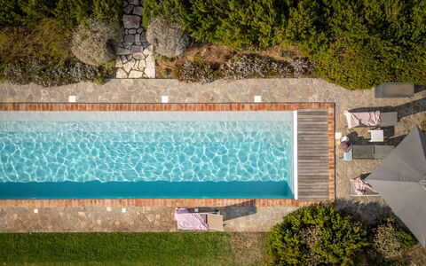 Villa Olivo: Bleu, L'Eau, Piscine, Composite, Caractéristique De L'Eau, Recours, Ombre, Aménagement Paysager, Eco Hôtel