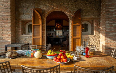 Villa Olivo: Meubles, Mur, Design Intérieur, Chaise, Bois, Table, Sol, Table Cuisine Et Salle A Manger, Plafond, Salle À Manger