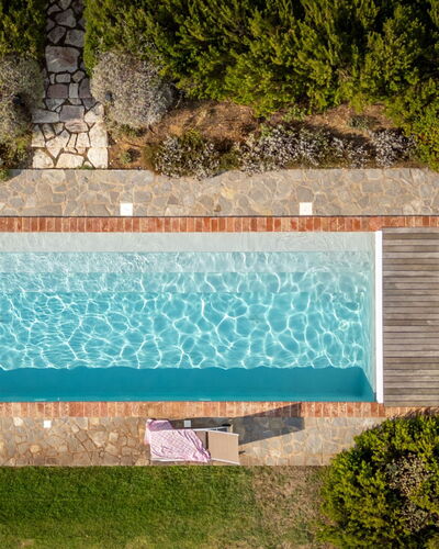 Villa Olivo: Bleu, L'Eau, Piscine, Composite, Caractéristique De L'Eau, Recours, Ombre, Aménagement Paysager, Eco Hôtel