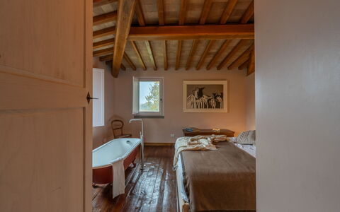 Casale le Fonti: Mur, Design Intérieur, Meubles, Chambre, Sol, Bois, Sol, Lit, Plafond, Drap De Lit