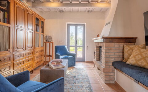 Il Querceto: Meubles, Design Intérieur, Sol, Sol, Bois, Pièce, Salon, Plafond, Éclairage, Canapé