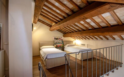 Podere i Poggi: Design Intérieur, Plafond, Sol, Pièce, Appartement, Chambre, Lit, Cadre De Lit, Tache De Bois, Dur