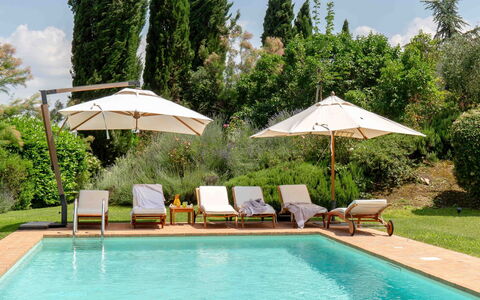 Podere i Poggi: Piscine, Mobilier De Jardin, Parapluie, Recours, Meubles, Balancelle, Ombre, Jardin, Eco Hôtel, Aménagement Paysager