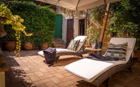 Town House Garden: Meubles, Mobilier De Jardin, Chaise, Ombre, Balancelle, Pot De Fleur, Eco Hôtel, Jardin, Tableau De Plein Air, Dalle