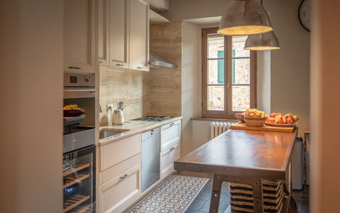 Town House Garden: Meubles, Cuisine, Design Intérieur, Appareil De Cuisine, Sol, Comptoir, Cabinetry, Principaux Appliance, Bois, Sol