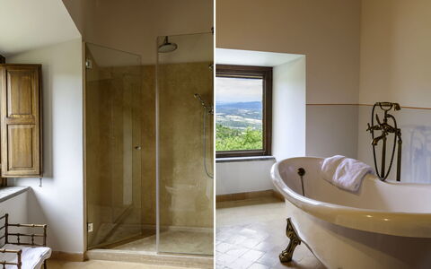 Torre Antica: Mur, Design Intérieur, Sol, Luminaire Plomberie, Sol, Plafond, Salle De Bains, Plomberie, Baignoire, Pièce