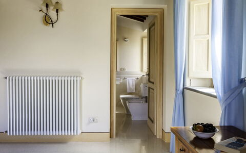 Podere Bella Vista: Design Intérieur, Sol, Sol, Pièce, Moulage, Cadre, Peindre, Tache De Bois, Dur, Oreiller