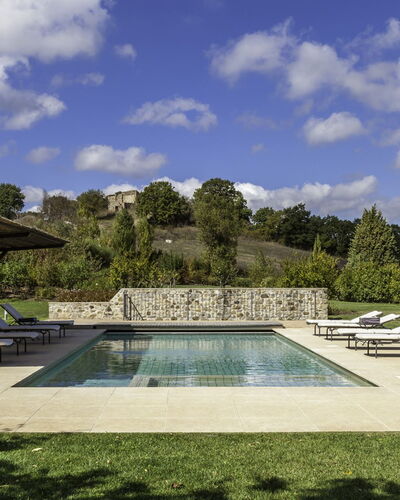 Podere Bella Vista: Piscine, Jardin, Couverture De Sol, Mobilier De Jardin, Aménagement Paysager, Ombre, Dalle, Pelouse, Arrière-Cour, Balancelle