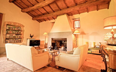 Villa Sagrantino: Meubles, Mur, Design Intérieur, Domicile, Sol, Salon, Pièce, Maison, Éclairage, Canapé