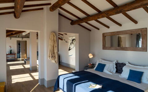 Villa Sagrantino: Meubles, Design Intérieur, Mur, Sol, Sol, Bois, Chambre, Plafond, Lit, Pièce