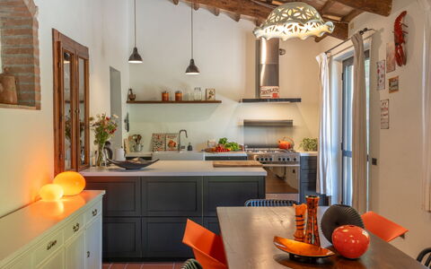 La Piccola Oasi: Meubles, Design Intérieur, Cuisine, Sol, Mur, Luminaire, Comptoir, Plafond, Bois, Appareil De Cuisine