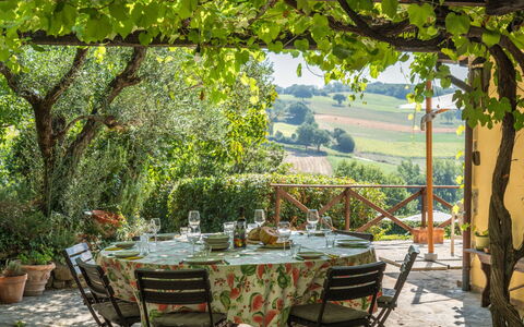 La Piccola Oasi: Meubles, Table, Chaise, Nappe De Table, Table Cuisine Et Salle A Manger, Tableau De Plein Air, Restaurant, Mobilier De Jardin, Jardin, Ombre