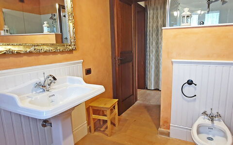 Santa Barbara: Lavabo, Luminaire Plomberie, Salle De Bains, Évier, Sol, Design Intérieur, Bois, Robinet, Sol, Miroir