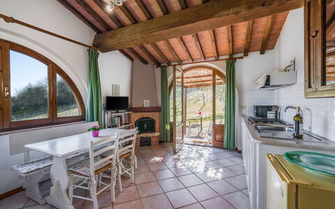 Agriturismo Agresto Apartments And Cottage, Pool,: Design Intérieur, Plafond, Meubles, Pièce, Tache De Bois, Dur, Chaise, Faisceau, Vernis, Plante D'Appartement