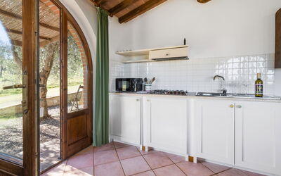 Noce Cottage with Pool, Casole D'Elsa: Design Intérieur, Sol, Plafond, Meubles, Domicile, Cuisine, Pièce, Comptoir, Tache De Bois, Cabinetry