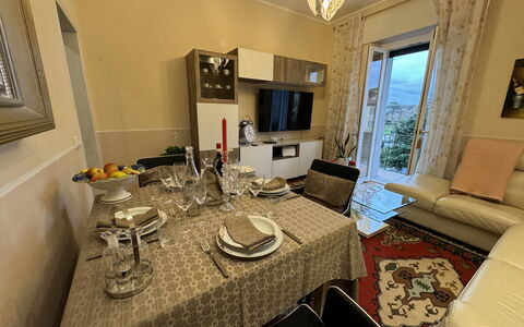 Sto Bene Qua: Design Intérieur, Sol, Meubles, Sol, Pièce, Plafond, Chaise, Appartement, Table Cuisine Et Salle A Manger, Salle À Manger