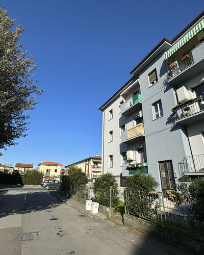 Sto Bene Qua: Bâtiment, Fenêtre, Zone Résidentielle, Surface De La Route, Quartier, Ville, Appartement, Architecture, Maison, Domicile