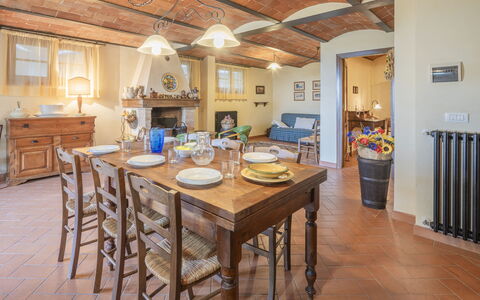 Casa Viola Pool, Wifi, Montaione: Meubles, Design Intérieur, Sol, Table, Bois, Plafond, Chaise, Sol, Salle À Manger, Pièce