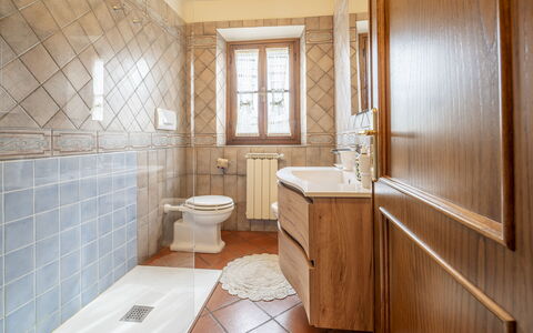 Casa Michela Casalguidi, Garden, Wifi: Sol, Sol, Design Intérieur, Bois, Luminaire Plomberie, Évier, Robinet, Cabinetry, Armoire De Toilette, Salle De Bains