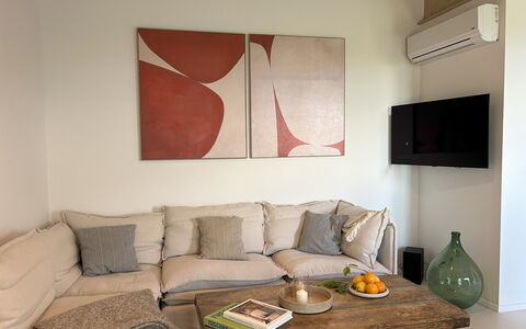 Belmonte Spereto Apartment With Pool, Montaione: Meubles, Design Intérieur, Mur, Canapé, Sol, Bois, Sol, Salon, Pièce, Domicile