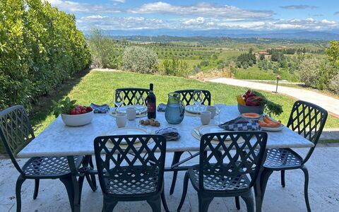 Belmonte Spereto Apartment With Pool, Montaione: Meubles, Mobilier De Jardin, Table, Tableau De Plein Air, Chaise, Table Cuisine Et Salle A Manger, Jardin, Patio, Table Basse, Cour